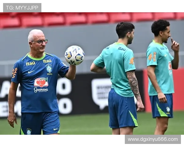 克鲁伊维特与巴西足球传奇对决的历史回顾与精彩瞬间分析